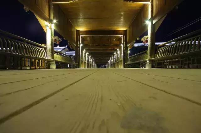 古镇一角——亚洲第一风雨廊桥