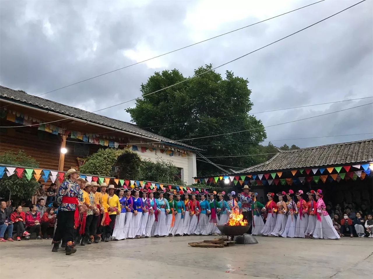 泸沽湖·野火集，时光匆忙别错过年轻的疯狂