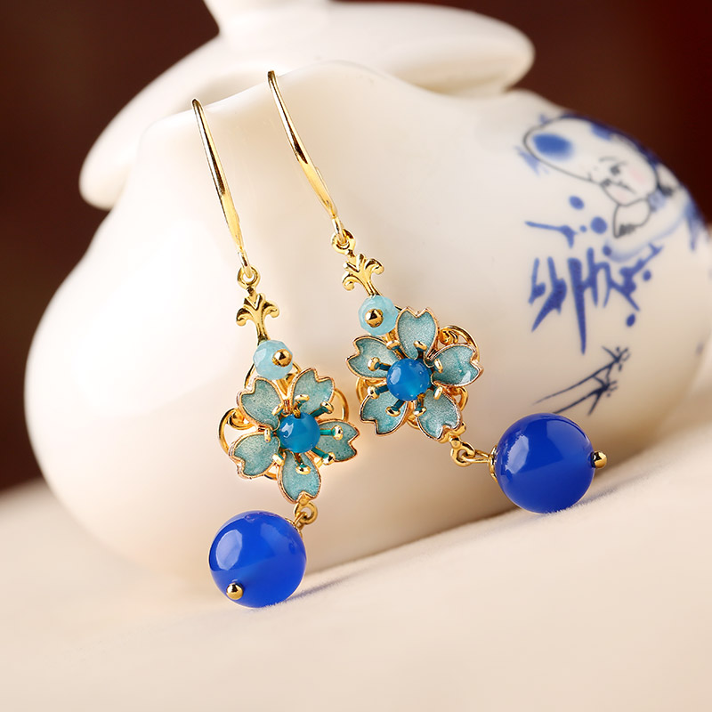 清新的蓝色花朵耳环：复古景泰蓝首饰