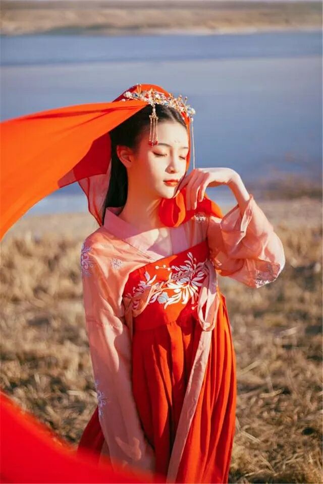 婉娘齐胸襦裙，清新淡雅汉服图片