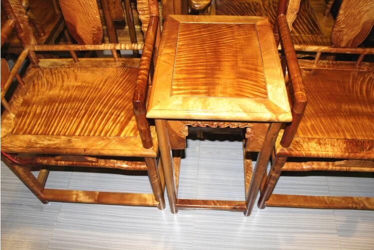 金丝楠木椅子
