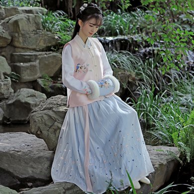 方领马甲汉服，俏皮可爱汉服图片