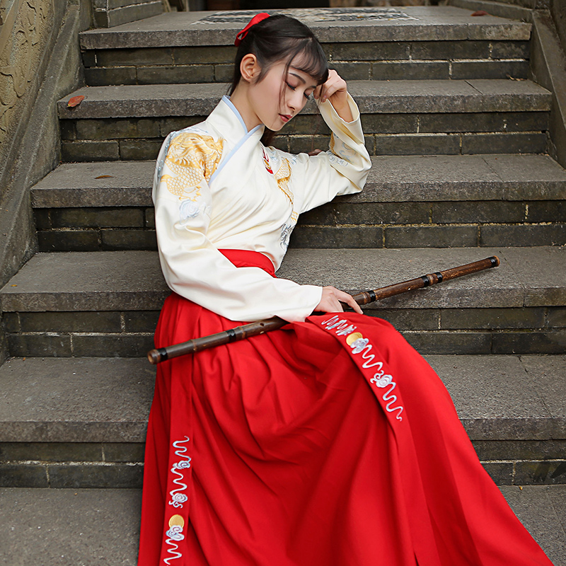 古风侠女汉服，龙纹羿射中国红汉服