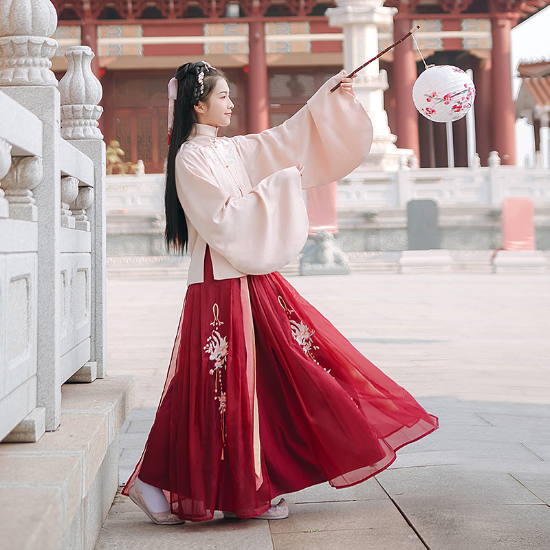 金鱼戏水刺绣汉服，传统立领红裙汉服图片