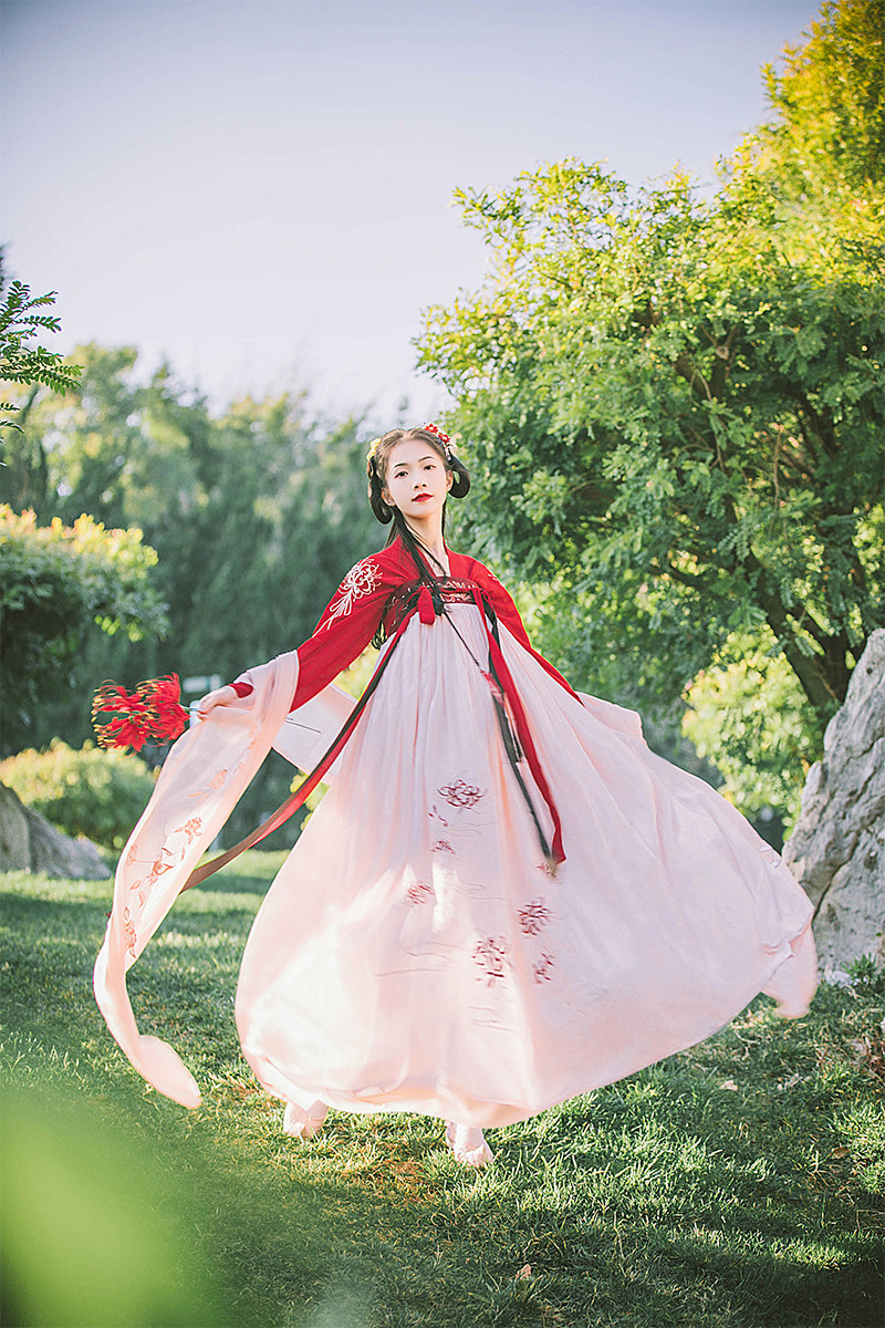 火红彼岸花齐胸襦裙汉服，日常春夏汉服图片