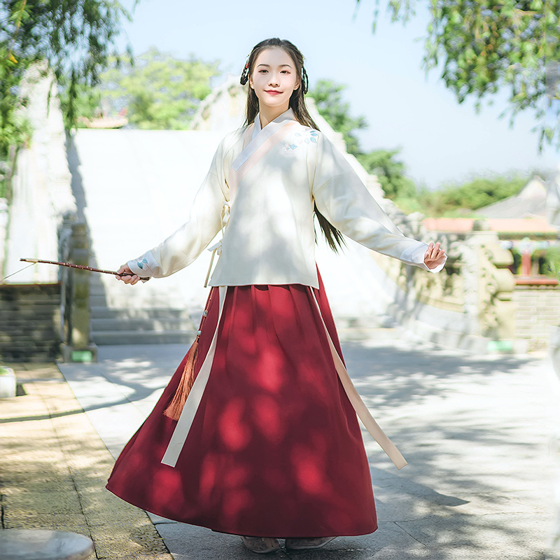 灵动诗意绣花交领汉服，清新古典撞色汉服图片