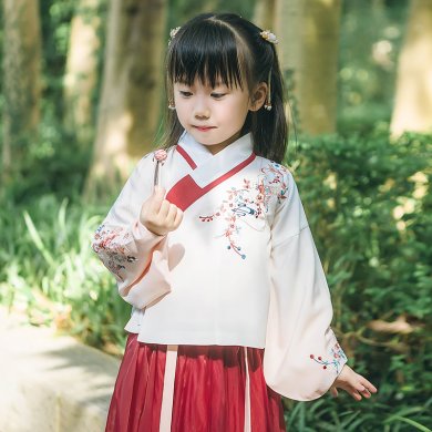 祥云花卉锦鲤刺绣汉服，清新淡雅汉服儿童装