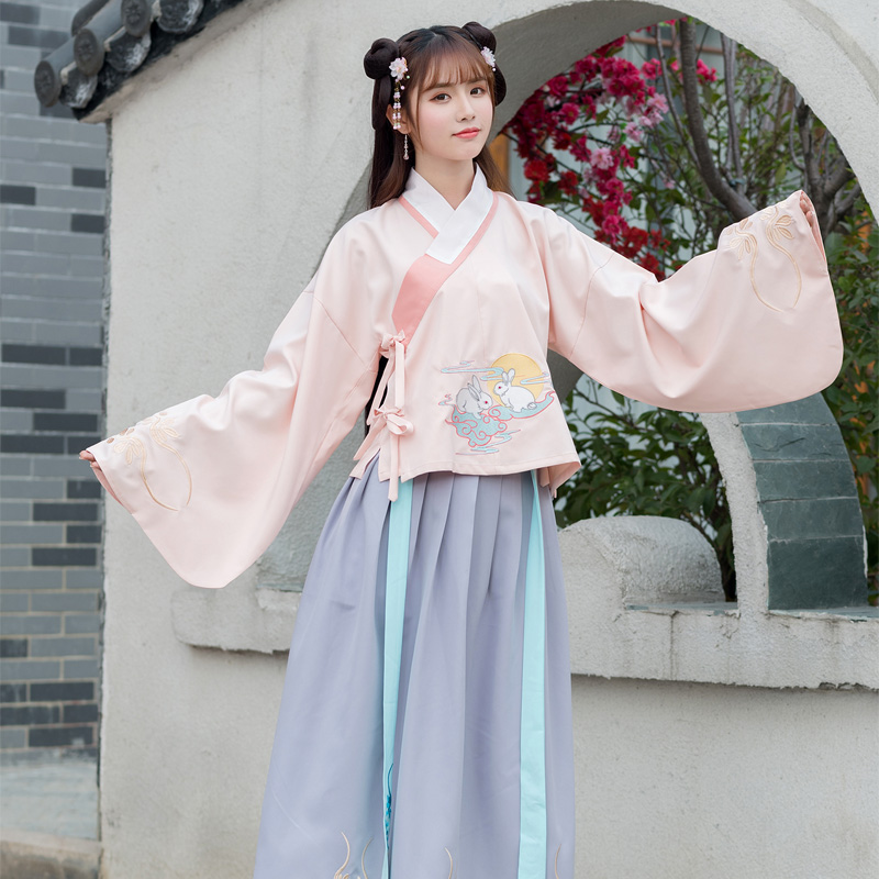 玉兔图案传统汉服，改良交领袄裙襦裙汉服