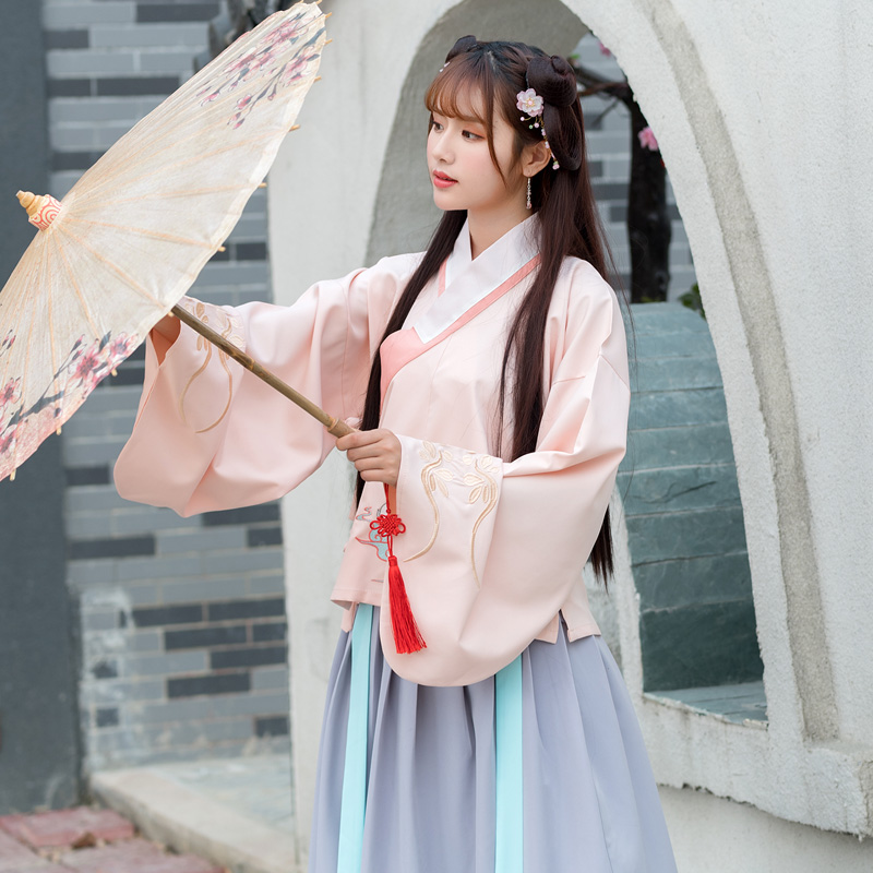 玉兔图案传统汉服，改良交领袄裙襦裙汉服