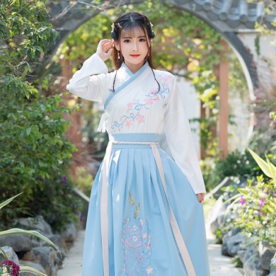 蓝白古装绣花汉服，改良汉服斜交齐腰襦裙