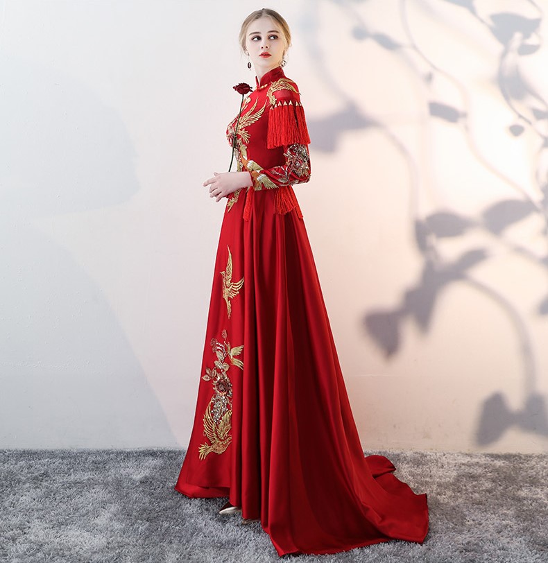 时尚酒红色中式礼服，流苏古典新娘礼服