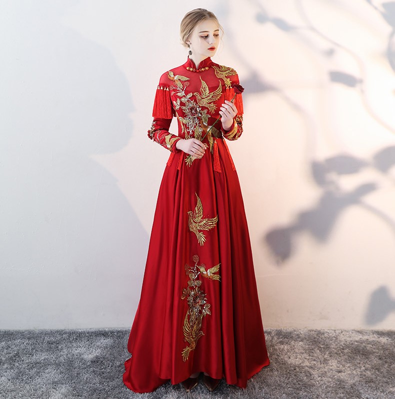 时尚酒红色中式礼服，流苏古典新娘礼服
