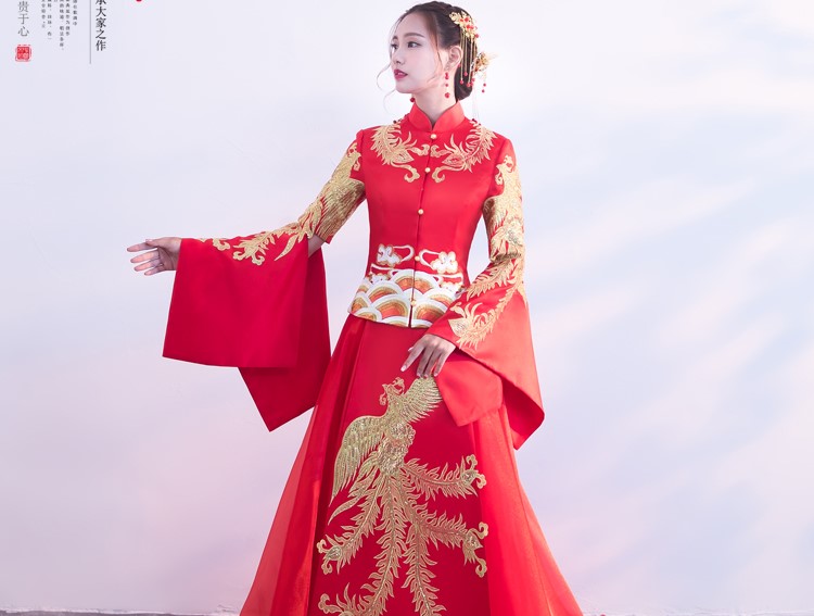 金色凤凰刺绣新娘结婚礼服，奢华拖尾中式礼服
