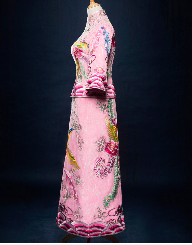 粉红色新娘礼服,唯美小清新刺绣中式礼服