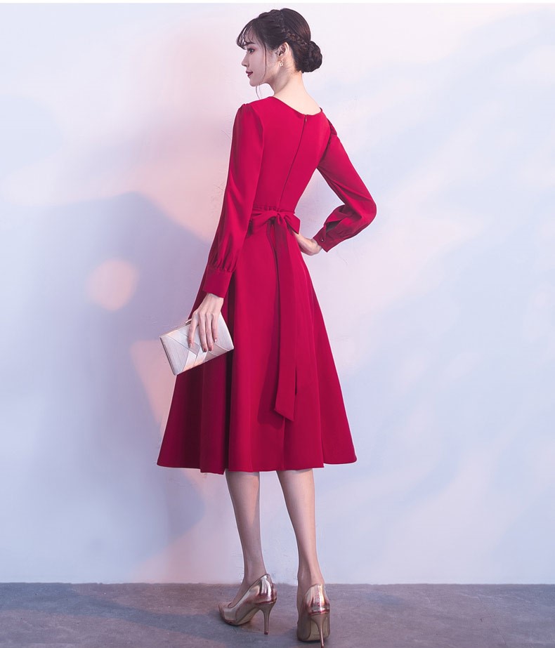 红色长袖收腰中式礼服，时尚蝴蝶结晚礼服