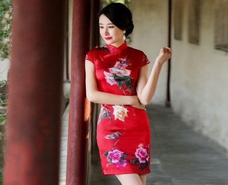 红色古风唯美花朵短袖旗袍礼服裙