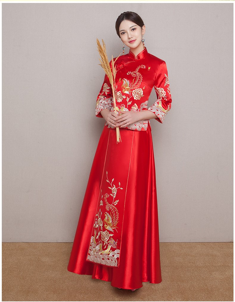 简约时尚中式秀禾新娘礼服，精致唯美中式礼服