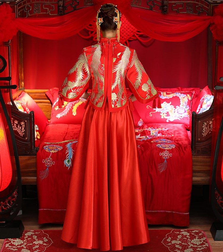 中式传统新娘礼服，金丝刺绣中式礼服