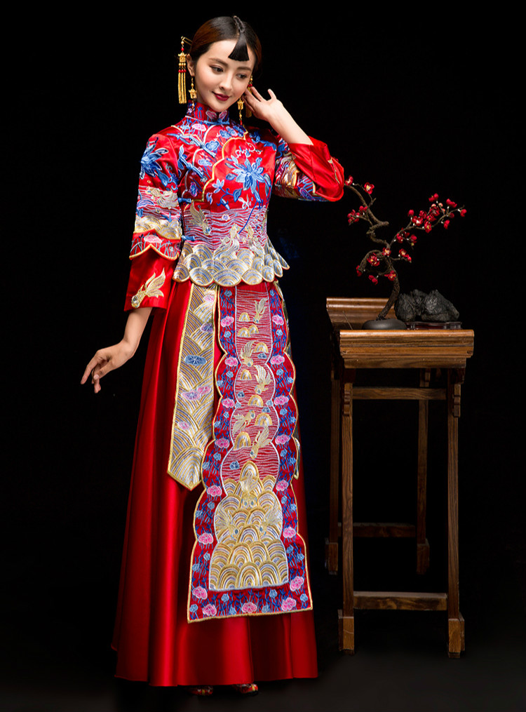 鱼莲嬉戏中式礼服，东方韵味新娘礼服