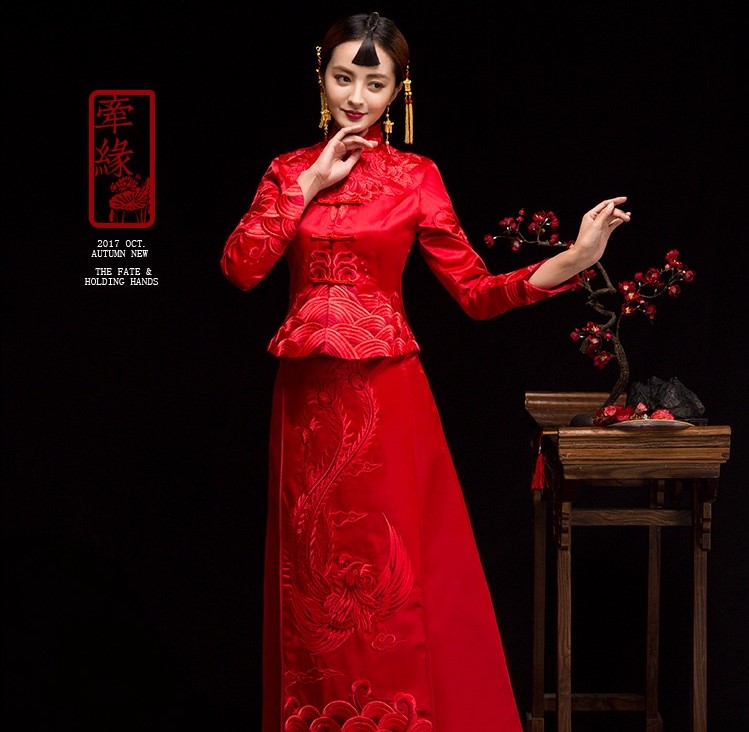 红妆素雅中式礼服，同色系刺绣新娘礼服