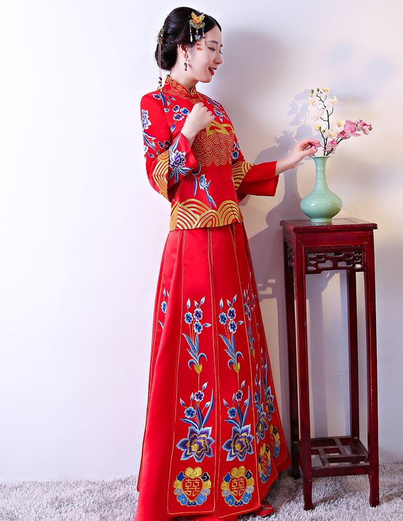 古典中国风中式礼服，牡丹多喜刺绣新娘礼服