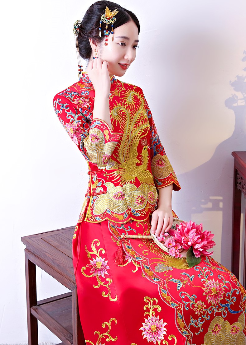 中国风龙凤褂中式礼服，奢华凤凰刺绣新娘礼服