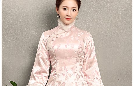 浅粉复古毛包边女士唐装
