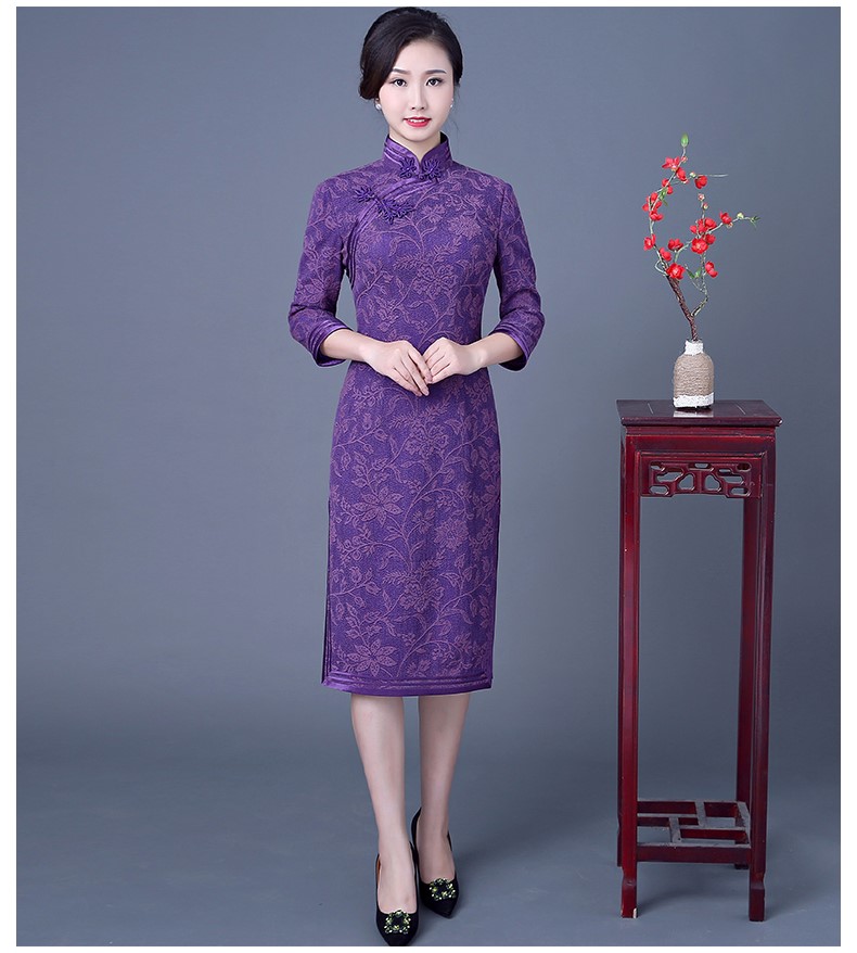 复古端庄大气旗袍，紫色中长袖旗袍裙