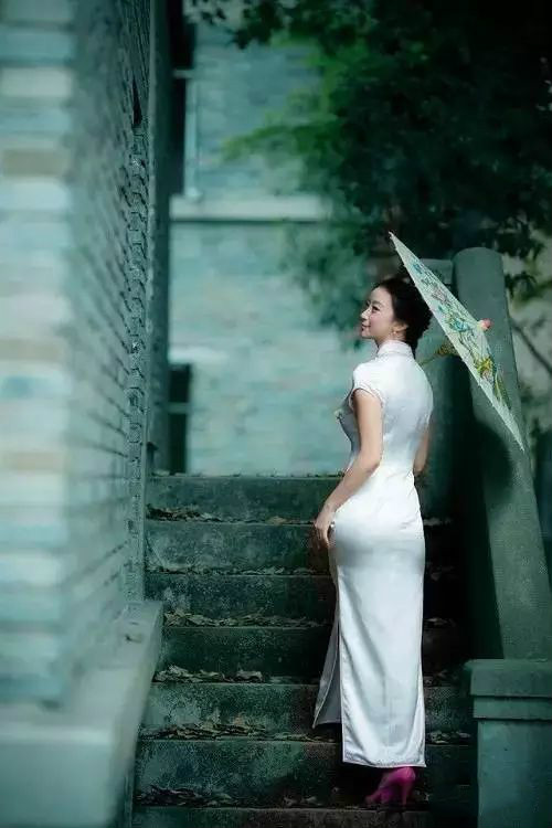 风情万种的油画旗袍女子！