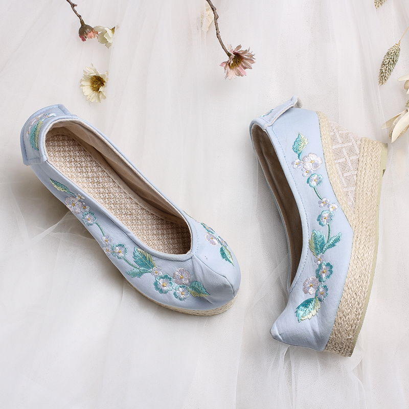 复古文艺坡跟绣花鞋，传统旗袍翘头鞋