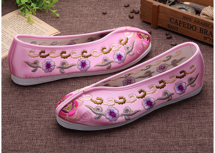 中国风多种颜色老北京民族绣花鞋