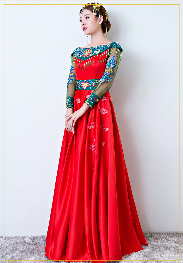 时尚一字肩中式礼服，复古中国风新娘礼服