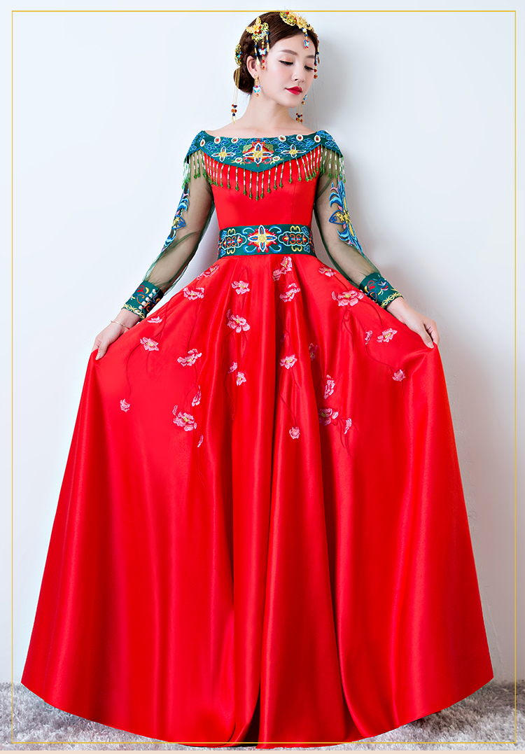 时尚一字肩中式礼服，复古中国风新娘礼服