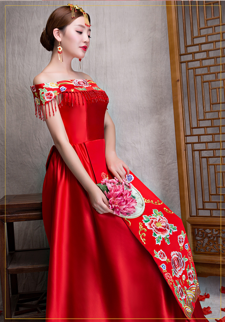 时尚一字肩无袖中式礼服，中国风新娘礼服