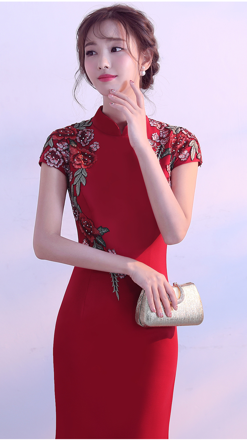 红色刺绣贴花中式礼服，修身鱼尾长款晚礼服