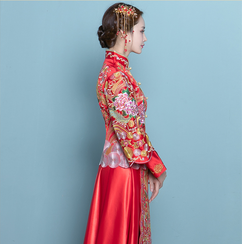 中国风高贵刺绣嫁衣，新娘结婚中式礼服