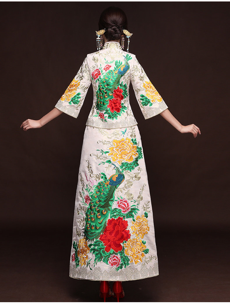 中国风孔雀牡丹秀禾服，米白色新娘中式礼服