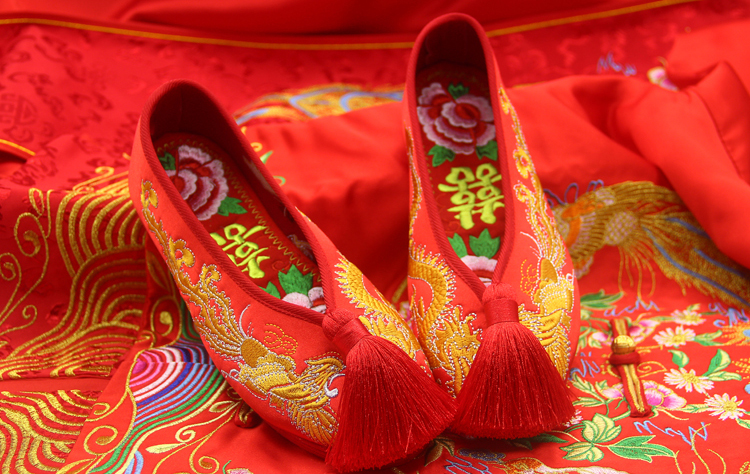 民族风中式新婚流苏绣花布鞋