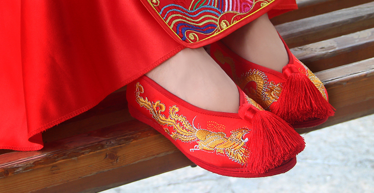 民族风中式新婚流苏绣花布鞋