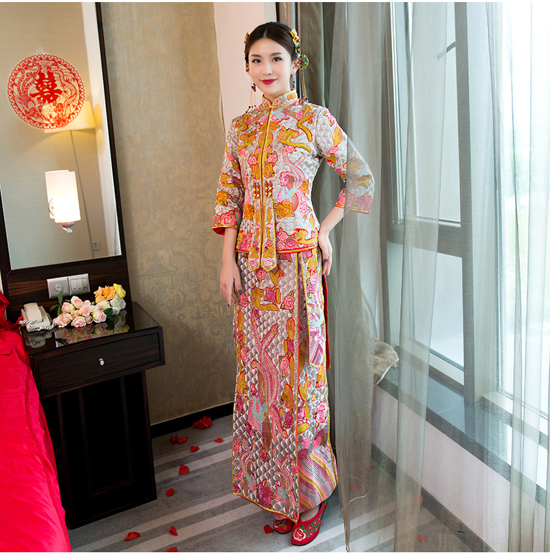 精美绣花中式礼服，时尚中国风新娘礼服