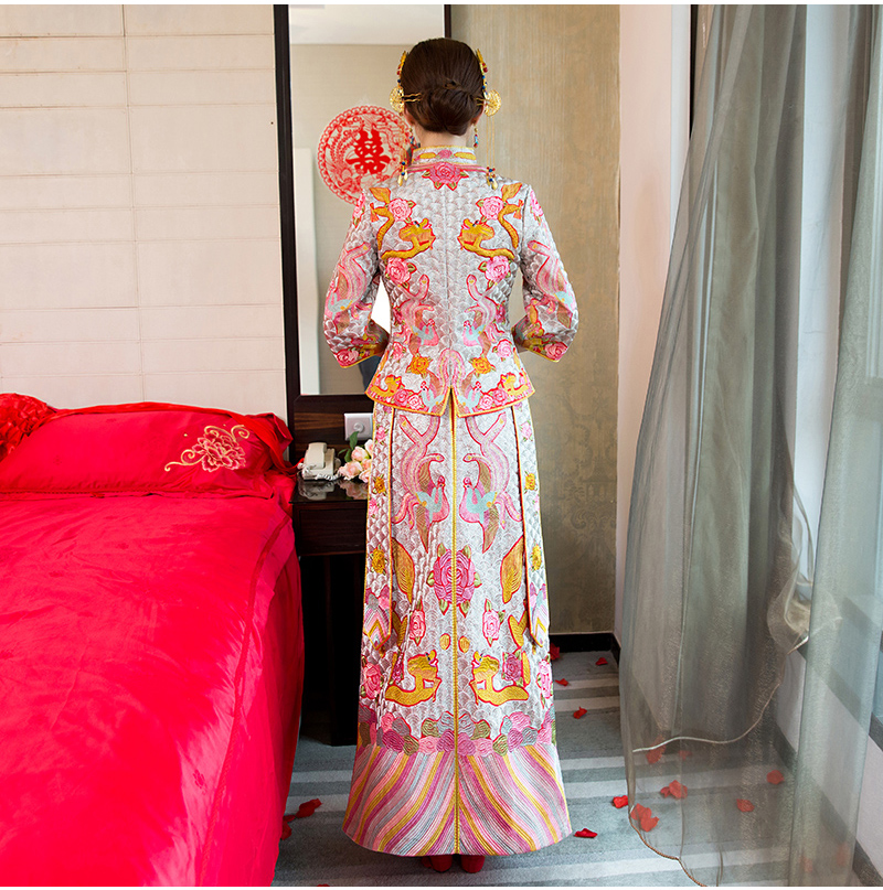 精美绣花中式礼服，时尚中国风新娘礼服