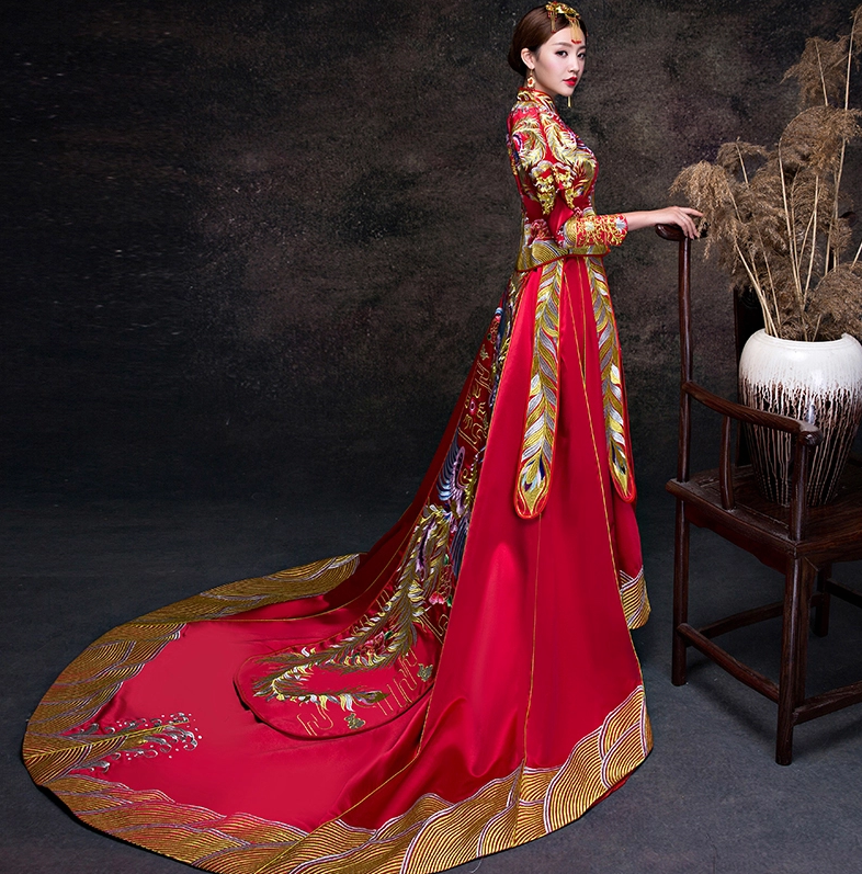 奢华大拖尾中式礼服，古典中式新娘礼服嫁衣