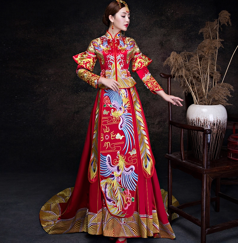 奢华大拖尾中式礼服，古典中式新娘礼服嫁衣