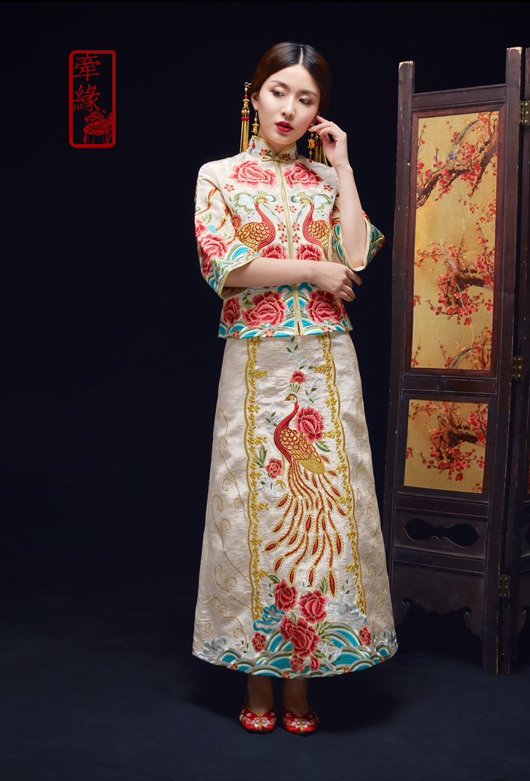 刺绣凤凰白色中式嫁衣，结婚敬酒服旗袍修身