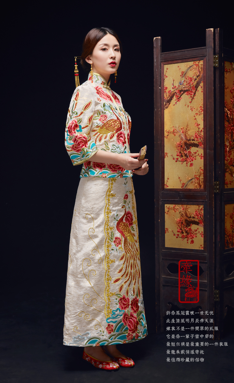 刺绣凤凰白色中式嫁衣，结婚敬酒服旗袍修身