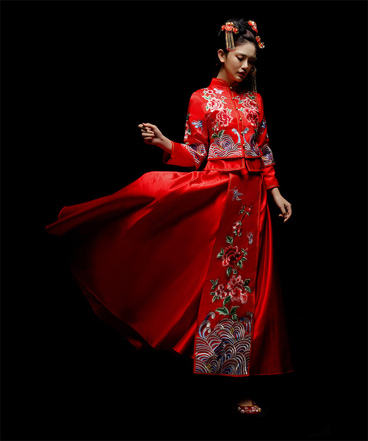中式新娘礼服嫁衣，龙凤褂富贵牡丹