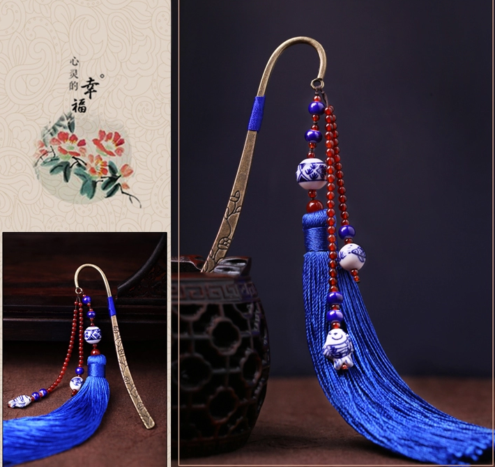 蓝色中国风复古青花瓷古风流苏书签