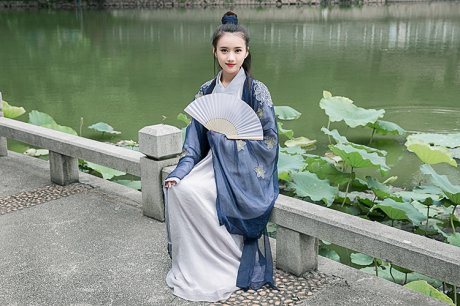 中国风大袖衫汉元素汉服古装美女图片