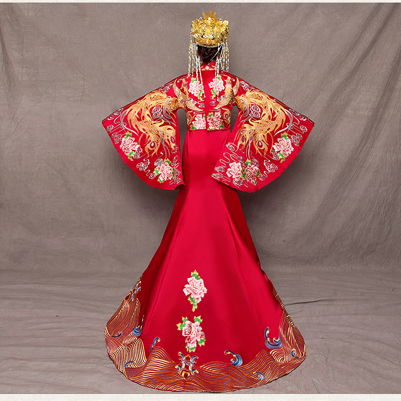 复古中式礼服新娘秀禾服
