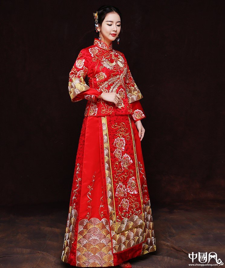 精致刺绣工艺中式新娘礼服设计